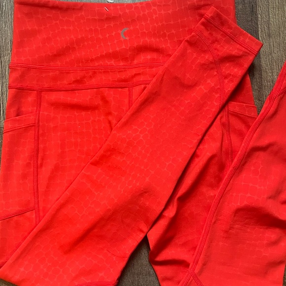 ZYIA Red Scales Pocket Light n Tight High Rise Leggings 28” - Picture 7 of 9